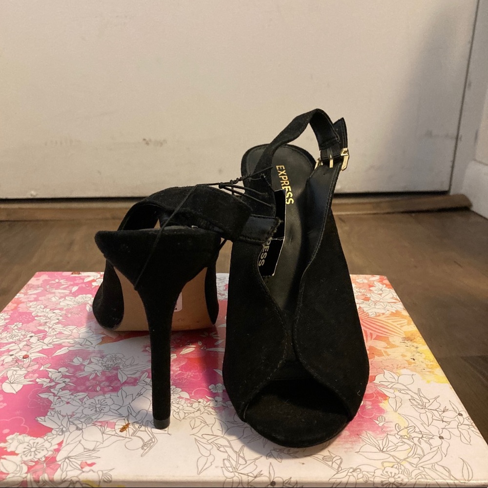 Peep toe shoe